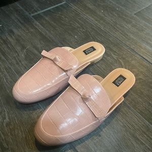 Jones New York Pink Crocodile Mules